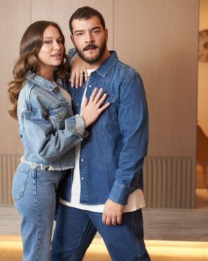 Buse Arslan Instagram - @moodboardmagcom
@busearsslan & @cagrisensoy

Fotoğraf : Nadir Özkan @nadirozkan 
Styling : Akın Özışık @hellooakin / Ata Güre @atagurestyling
Makyaj - Saç : Esra Aydın @makeupbyesraydin
Röportaj : Akın Özışık @hellooakin 
Pr : Çağla Gül Saraç @caglagulsarac
Pr Asistanı : Zehra Betül Türker @betullturkerr
Mekan : Sheraton İstanbul City Center @sheratonistanbulcitycenter
Özel Teşekkür Cansu Yalçınkaya @cansuyalcinkaya