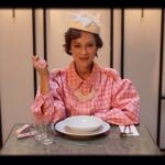 Buse Arslan Instagram - Beauty sayfalarımızda bu ay 1950’li yıllara uzanan şahane bir çekim gerçekleştirdik. “Kuruluş Osman” dizisinin güzel yıldızı Buse Arslan ile geçmiş zamana nostaljik bir yolculuğa var mısınız? @busearsslan @gardiropmagazin #gardiropmagazin Turkcell Dergilik ve tüm dijital platformlarda. ✨ #busearslan Genel Yayın Yönetmeni: @gulay_ozdemir Röportaj: @caglakucukdereli Video: @onursahinoglu11 @halid.z9 Styling: @gorkemoden Styling Asistanı: @sezrelif Saç ve Makyaj: @mesut.ozuzun Saç ve Makyaj Asistanı: @ozlemavaan Cilt Bakım Ürünleri: @petitemaisontr Marka İletişimi: @mine.gunduz Dijital İletişim: @yoncayalki Prodüksiyon: @nutekstudio Mekan: @hotelmest Teşekkürler @caglagulsarac