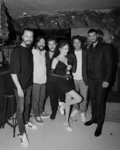 Buse Arslan Instagram - Thank you to everyone who made our henna night fun. We had a lot of fun. My funny funny girls, you raise the energy of every place. And boys, whose place are you raiding? 😂 Arkadaşlarım,bin yıllık dostlarım ve canım ailem! 🤍 İyi ki! Güzelliğime ortak olanlar 😜 Canım stylingim @gbgstyle @mehtapstefou Sana güvenmek ne güzel ! @a46tuvanam @gulsahaydinaccessories @ilvi_official Saçlarımı hiç emanet edemem . Ama başak burcu ve detaycıysa ettim gitti! @atakangelisli E on yılı var mı tanışıklığımızın ? Ne güzel dokundun yüzüme yine @mervekesci_ O kadar soru sormasa bu kadar iyi olmazdı belki bu kareler @hakanakmanwedding Bizi ağırlayan. @ikon.happymoons @sohoiletisim 💫 Ve gustosunu en sevdiğim party mekanımız. @kaiabebek Uzaklarda ve erkek oldukları için 😂 kınama gelemeyen dostlarım @yltankahramann @uzaygokhanirmak @fanfantufan @dinar_kahveci ve Kardeşim @bugrarsslan Oğlanların baskınını beklemiyordum. 😂🚨 Bubu&Çaça @cagrisensoy #hennanight 🤍Yakıldı mı o kına? 😂