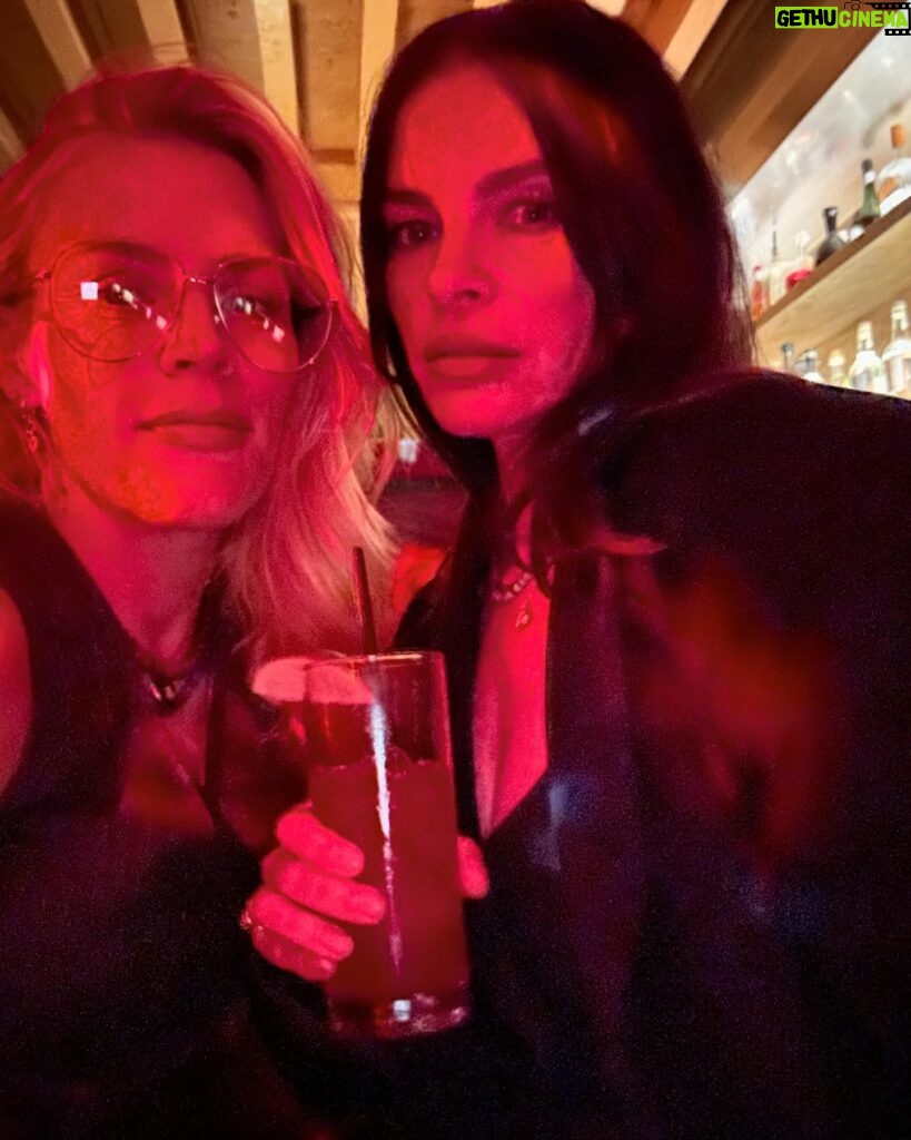 Busy Philipps Instagram - 1. @lorenkramar knows how to throw a party ✨ 2. mediocre sunset pics 4 life 3. bb found a hat that fits! @emilybbb 4. looks like a weird filter but it’s just weird light @kellyoxford 5. EVA 6. @emmadrama came to LA from Stockholm and tried to blend in. 7. outfit was cute thanks to @daniandemmastyle 8. outfit was cute thanks to @jcrew & @thealist.us 9. sweatshirt is cute thanks to @chrissybchrissy & @manifestationcrustaceans