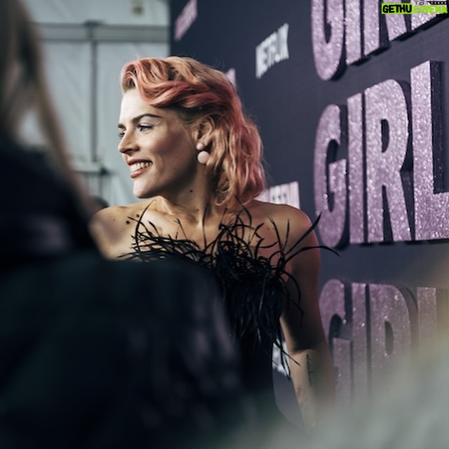 Busy Philipps Instagram - THANK YOU to the people who got me ready for the #girls5eva premiere(out on @netflix march 14!) @matthewmonzon for coiffing my hair such that even in what felt like gale force winds, my hair stayed put (also for running to grab me pink hair dye when i realized i was out😬) @gpcbeauty for such a modern take on a classic glam face❤️ @csiriano for putting me in this dress with its perfect bell shape AND POCKETS😭 @ireneneuwirth for the perfect pink jewelry 💗 @originpublicrelations @birchpublicrelations and my assistant Kirsten Williams for all making sure i was watered and fed😂 And also thank you to the absolute joy of this show, because honestly? I do feel like wearing that joy made me like ten times better looking last night 😂❤️ Life is really all about knowing that there is real grief and real joy and you have to hold them both❤️