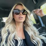Éloïse Appelle Instagram - Quand tu sors du coiffeur et que t’en profite pour faire la belle 5 minutes avant de retourner à tes corvées de ménage quotidienne 😎😅