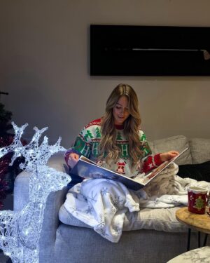 Éloïse Appelle Instagram - Ce remémorer les plus beaux souvenirs de cette année 2023 au près du sapin 🥹🎄
C’est passé si vite, j’ai du mal à réaliser que cette année touche presque à sa fin! 

D’ailleurs les livres photos ou calendrier je trouve que c’est une super idée cadeau pour Noël 🥰

Vous bénéficiez de -40% sur tout le site @monalbumphoto.fr avec le code ELOISENOEL40 jusqu’au 31 Décembre 2023 (non cumulable avec une autre offre promotionnelle, hors frais de livraison) ✨

#collaborationcommercialerémunérée