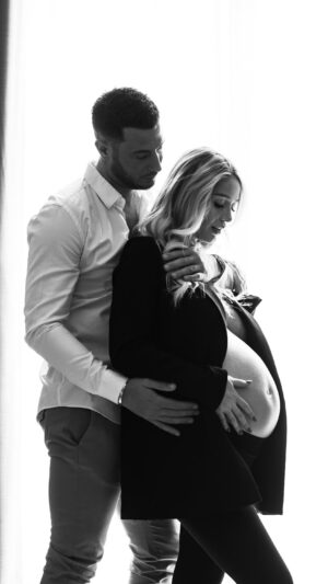 Éloïse Appelle Instagram - Merci 2022, merci la vie pour cette année exceptionnelle. 
J’ai vécu l’une des plus belles années de ma vie, j’ai pu réaliser le rêve de ma vie, devenir mère! 
Cette année a été remplie de belle chose, mais la plus belle chose que j’ai vécu c’est de voir grandir notre fille, ma merveille! 💓