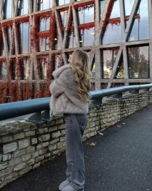 Éloïse Appelle Instagram - Cette veste est tellement incroyable pour l’hiver ☁️