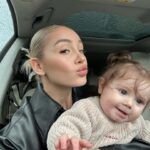 Éloïse Appelle Instagram - Quand prendre une photo avec ta fille relève du défi 😅🥰 #momlife