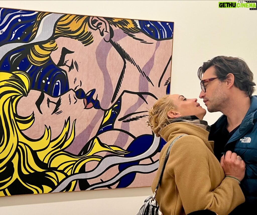 Élodie Gossuin Instagram - Peinture VS Nature ❤️ We Rose Up Slowly Love de nous à vous 🩷🫶 #MuséeAlbertina #Vienne #RoyLichtenstein