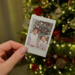 Émilie Fiorelli Instagram - Christmas time 🎄 Une de mes périodes préférées de l’année ✨ La dernière photo montre la patience qu’on a pas 🤣 Vous êtes comme nous ? (J’ai fait pire que mes enfants j’ai ouvert le mien en novembre 😅🤣)