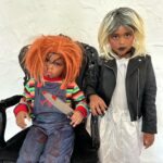 Émilie Fiorelli Instagram - Chucky & Tiffany 🤣 Ils ont pris leur rôle à cœur Farrell jpp & Louna trop cute 🥰 La vidéo c’est cadeau petite danse de Tiffany 🤣 🎂 @les_gourmandises_de_jo