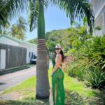 Émilie Nef Naf Instagram - 🏝️🥹☀️🍍💛