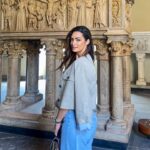 Émilie Nef Naf Instagram - Vibrazione Milanese 🇮🇹❤️ Un peu de moi, « Pose, très naturel » Un peu de " je me fou la honte" Un peu d'Italie Un peu d'alc**| "très mauvais pour la santé " Un peu de Cattedrale Un peu de Castello Un peu de culture Italiana Un peu de douceur pour la route