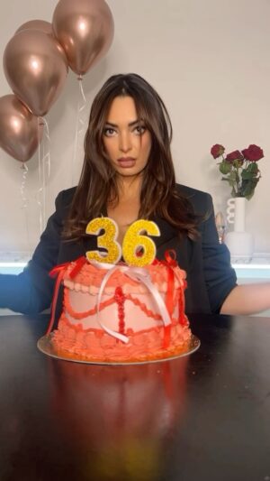 Émilie Nef Naf Instagram - Oops 20 années déjà … et toi tu as quel âge ?