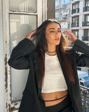 Özgü Kaya Thumbnail - 114.7K Likes - Most Liked Instagram Photos