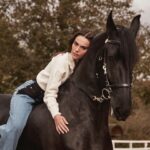 Özgü Kaya Instagram - found my horse🖤
