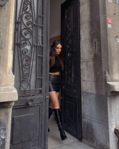 Özgü Kaya Instagram - 🖤