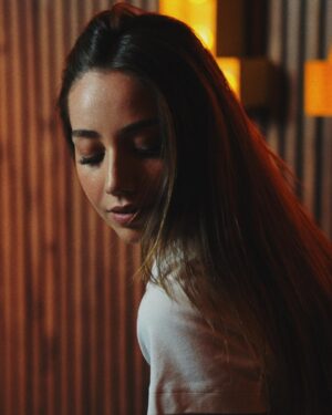 Özge Özaçar Instagram - work and 🎙️