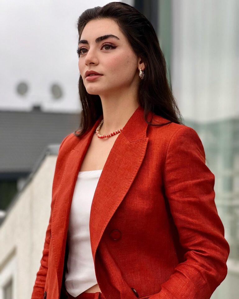 Özge Törer Instagram - 🔶