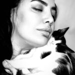 Özlem Balcı Instagram - Ey oğul … Öyle insanlar göreceksin ki ; Koyunu yemek için Tilkiyle plan yapacaklar Kurtla birlikte öldürecekler Çobanla birlikte yiyecekler Sahibiyle birlikte yas tutacaklar Hiç bir şey olmamış gibi davranacaklar