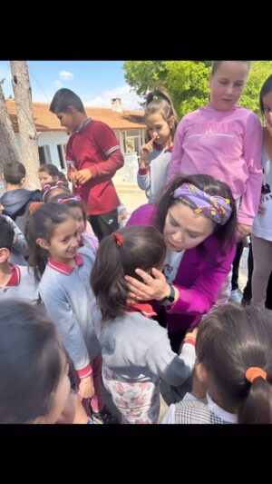 Özlem Balcı Instagram - Bugünlerimizin yarını, yarınlarımızın umudu çocuklarımızın #23Nisan Ulusal Egemenlik ve Çocuk Bayramı ve #TBMM’nin 104. kuruluş yılı kutlu olsun.

Gazi Mustafa Kemal Atatürk ve vatan için can veren kahramanlarımızı rahmet ve saygıyla anıyor, gazilerimize minnetlerimizi sunuyoruz.