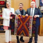 Özlem Balcı Instagram - Sayın Genel Başkanımızın teşviki ve her türlü desteği sonucunda bir seçim dönemi daha bitti. Bu süreçte sabır ve fedakarlıklarıyla emek ve katkı veren saygıdeğer hocalarıma, sanat dünyamızın değerli temsilcilerine şükranlarımı sunuyorum.Allah razı olsun🇹🇷🇹🇷🇹🇷 @dbdevletbahceli #semihyalçın @izzetulviyonter @hacialikonuk