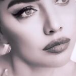 Özlem Balcı Instagram - Kendinize depresyon ya da itibar kaybı teşhisi koymadan önce, çevrenizdekilerin aşağılık insanlar olmadıklarından emin olun. William Gibson