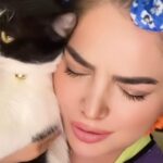 Özlem Balcı Instagram - Oğlum Kahraman kameraları sevmiyordu…🧿 Ramazan hayırlara vesile olsun. Bu mübarek ayda çocuklar, doğa, masum canlar hiç incinmesin. Dünyaya barış gelsin. Hassasiyet, özen, nezaket ve dikkat; hayatın, eylemlerin içinde olduğunda insanı, çevresini, hissettiklerini, sonuçlarını değiştiren bir yapıya sahiptir. Hoş gel ya şehri ramazan. #Ramazan🌙