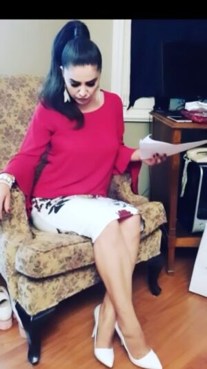 Özlem Balcı Instagram - Telaş etme! Sen çal da varsın açılmasın kapı.Az bekle hele! Çalınan her kapı hemen açılsaydı,telkin eder miydi Allah sabrı?