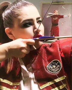 Özlem Balcı Instagram - Pamuk premses gibi takılmak varken; Seyit onbaşı olmayı seçtiren hayat, sana da kırgınım…🥷😎😂