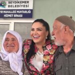 Özlem Balcı Instagram - Seydikemerde çalmadık kapı girmedik ev bırakmadık dağ taş her yeri gezdik nice gönüller tanıdık kalpleri ısıttık güldük ağladık… Durmak yok yola devam yörük kızı pes etmez🇹🇷❤️🌹🧿
