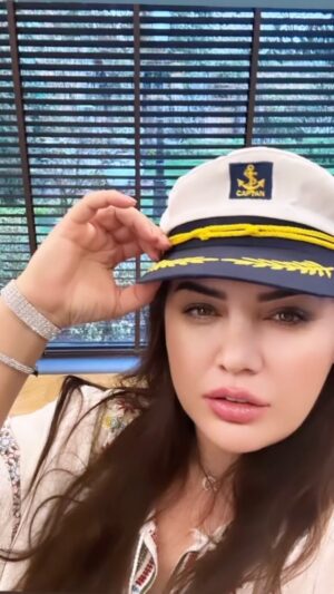 Özlem Balcı Instagram - Doğum günümü kutlayan canlar dostlar hepinizi seviyorum kocamannnnn öpüyore🌹🤍🧿😄👋🤲