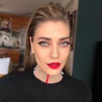 Öznur Serçeler Instagram - 💋⠀ ⠀ @pelinpehlivanogluu ⠀ @atakangelisli