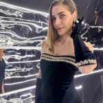 Öznur Serçeler Instagram - Geceden ✨ Tarocum 🏆👏🏼 @taroemir 🖤Styling: @hamiyetaktass @management.be Elbise: @labarinstudio Takı: @tophilss