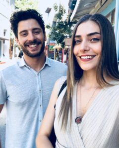 Öznur Serçeler Instagram - Leyla ve Osman ✌🏼 #erkencikuş