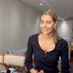 Öznur Serçeler Instagram - Her yeni gün bambaşka bir macera bambaşka bir duygu benim için ✨ Tüm bu duyguları doyasıya yaşarken yüzümde bırakacağı izleri endişe etmiyorum çünkü Sebamed Wrinkler Filler hep yanımda 💗 #hayatyaşındanfazlası ✨ @sebamedturkiye