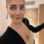 Öznur Serçeler Instagram - Altın Kelebek ✨ Beni bu geceye hazırlayan herkese teşekkür ederim 🙏🏻🩷
