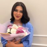 İclal Aydın Instagram - İlk defa yazdım yazdım sildim… Hem de kaç kez bilsen. 21.yaşın kutlu olsun güzel kızım. Seninle gurur duyuyorum. En güzel yılların başlamış olsun💙🧿 Ve seni çok seviyorum.