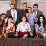 İclal Aydın Instagram - Ve… İşte böyle💙 @uckizkardestvdizisi dün gece tüm kategorilerde 1. Sırayı alarak salı günü Türkiye’nin en çok izlenen tv programı ve lider dizisi oldu🧿 Muhteşem ve şahane ekibimizi kutluyor ve izleyicimize çoook teşekkür ediyoruz🌸 @iincigundogdu @edateksoz @kanald @surecfilm @aycayaykin @umitgabin @aziz.topaloglu @aynurbasgok