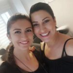 İclal Aydın Instagram - Dün, 18 Mayıs’ta yeni kitabımın yazımı bitti ve redaksiyon için yola çıktı. Güzel bir günde bitmiş dedim🥰 Üç sevdiğim kadınla aynı güne denk geldi doğumu. #salkımsokakno3 ve @aysudaakbulut ve @deryaozel_ ve @selentunca doğum günleriniz kutlu olsun. Bu ülkenin aydınlık ve çalışkan üç kadını. Bayram çocuklarısınız siz üstelik. Hep artı bir günlüksünüz her 19 Mayıs Atatürk’ü Anma, Gençlik ve Spor Bayramı’nda. İyi ki doğdunuz. Hepimiz için şahane bir yıl olsun dilerim💙🎈