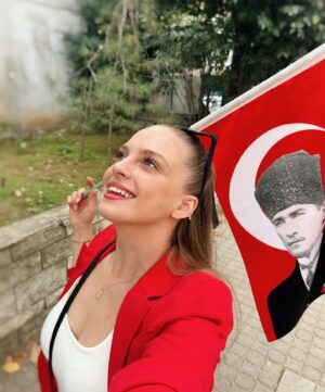 İpek Filiz Yazıcı Instagram - Aslında bu yoktu öyle bi içimden geldi ❤️