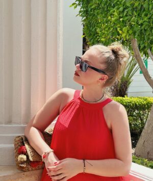İpek Filiz Yazıcı Instagram - Yeni rengimi buldum 🌺