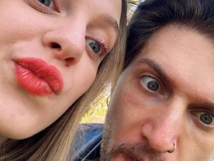 İpek Filiz Yazıcı Instagram - “Öylesine değil de harbisinden delice.”