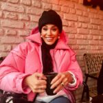 Şükran Ovalı Instagram - İyi pazarlaaaaaaaar 💘 kız annesi olmak pembe bir duruş gerektirir:))