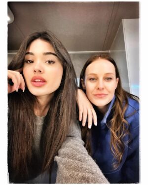 Şeyma Korkmaz Instagram - @lizgecomertt ne ta’lı ama dimi?
. . .
#analıkızlı #kardeşlerim #süreyya #süsen