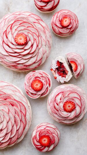 Cédric Grolet Instagram - Pavlova Marbrée à la 🍓 #cedricgrolet