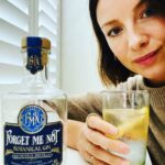 Caitríona Balfe Instagram – How’s week going? #FMNgin  @fmn_gin