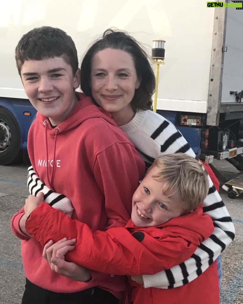 Caitríona Balfe Instagram - These two legends. This was our last day and we were all so sad to leave each other and say goodbye to what had been a magical experience. Now we get to share our work with you all…. @Belfastmovie is in theatres today!! (USA and Canada) @Focusfeatures ❤️❤️❤️
