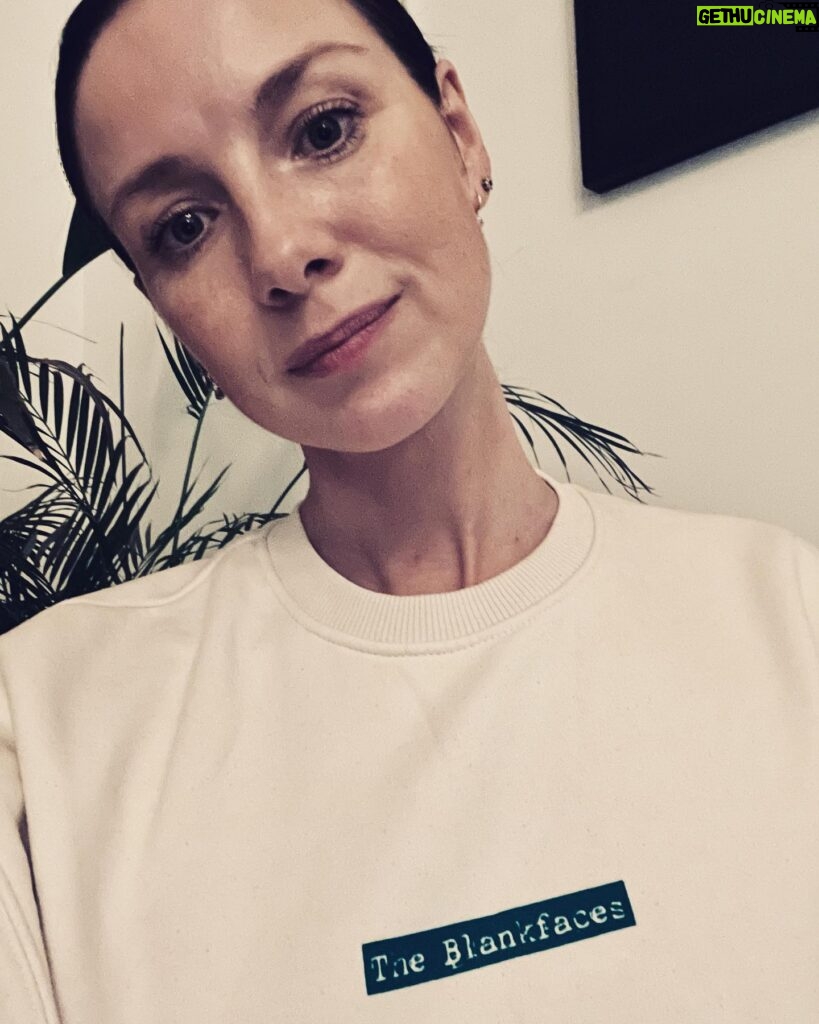 Caitríona Balfe Instagram - We had a little digital press day on @outlander_starz last week and i wore this very cool sweatshirt from @the_blankfaces They a non profit that work with the homeless community to try and end homelessness. They are an amazing group of people doing a lot of good while also making some very cool threads. Check them out!!!!