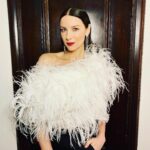 Caitríona Balfe Instagram - Last night I was so honoured to present the Harold Lloyd Award to the wonderful @james.mangold at the Lumiere Awards. Thanks to my team for getting me glammed up Makeup @marywilesmakeup. Hair @marcusrfrancis Styling @karlawelchstylist Tap for credits ❤️
