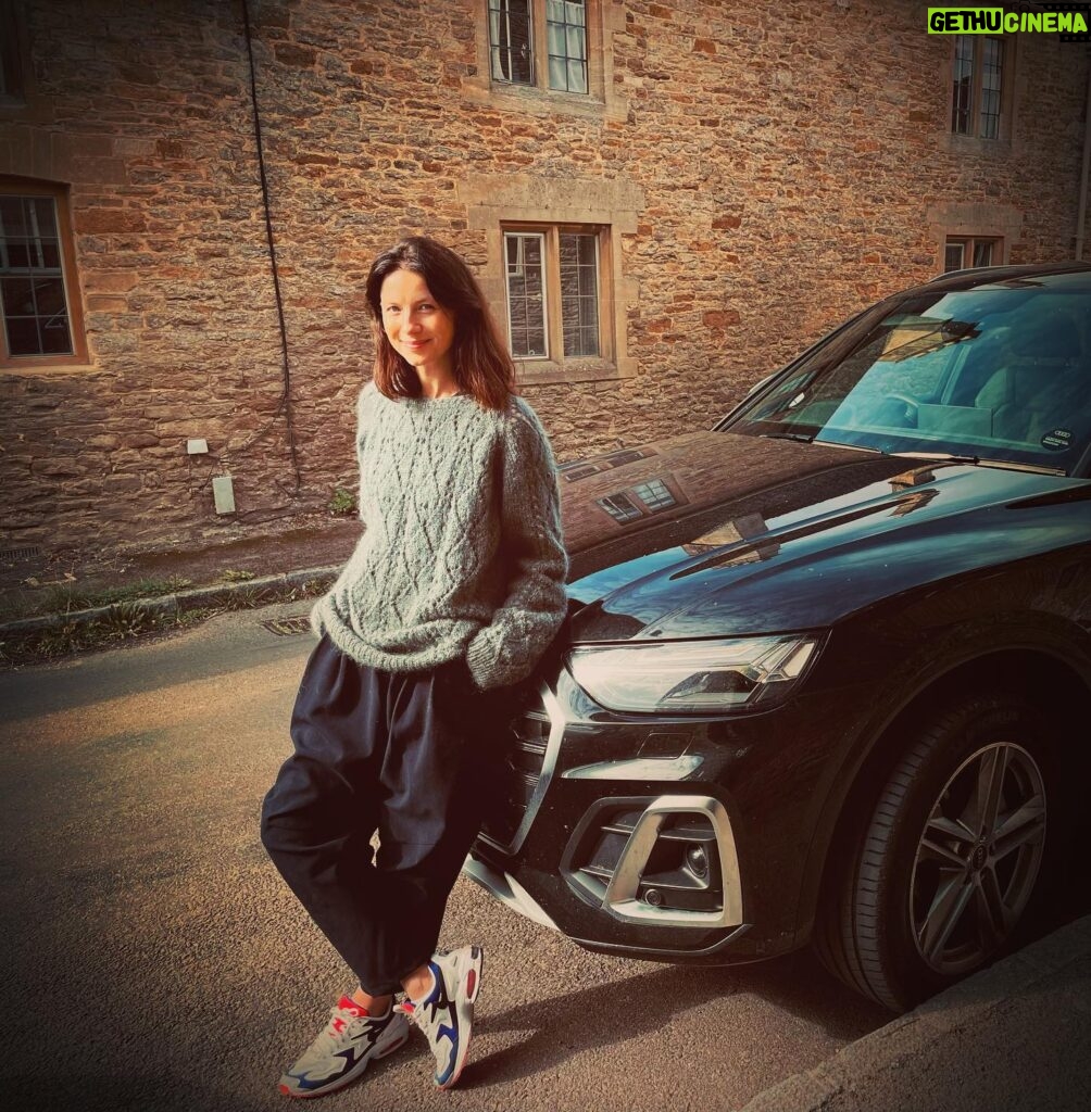 Caitríona Balfe Instagram - Few days off work and a break in the Cotswolds … Nice to get some R&R … Thank you @audiuk for the fab wheels …. Comfort and style 💗 Thanks @tonyameli .. you’re a legend. #audipartner #Q5