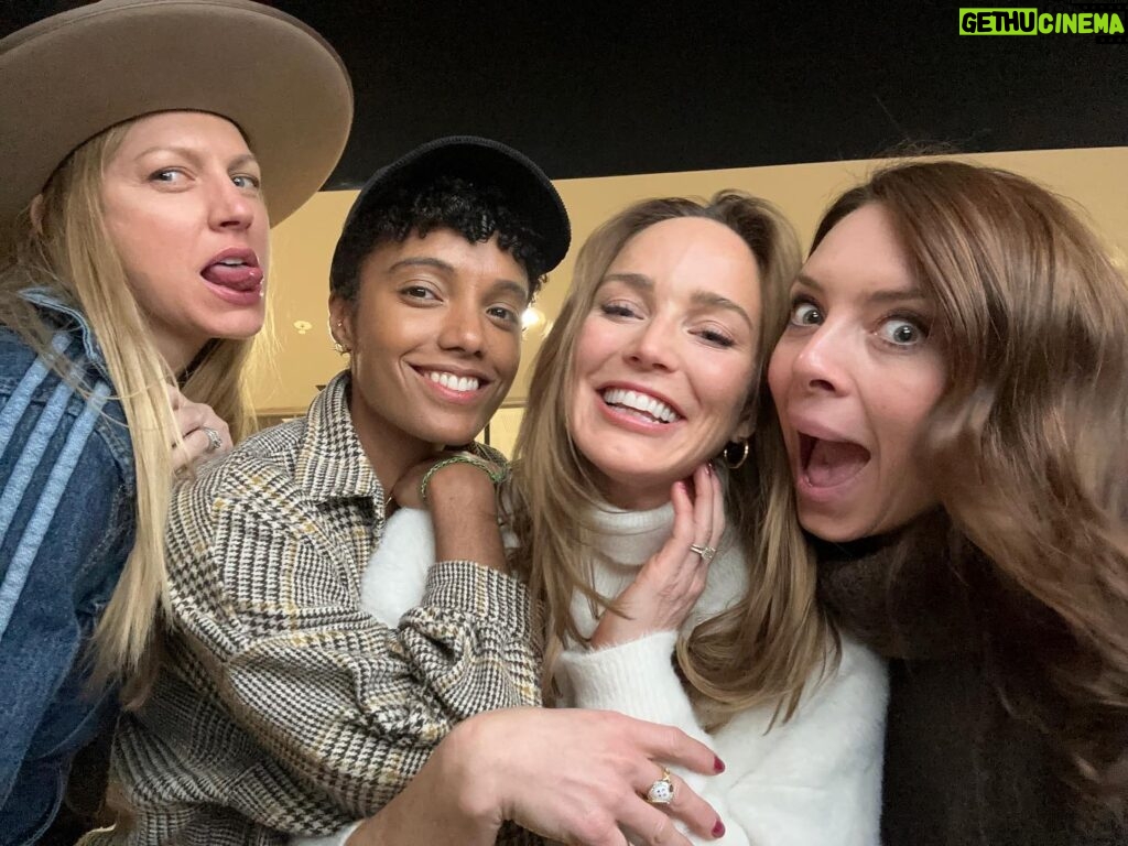 Caity Lotz Instagram - What a special weekend this was🥰 Getting to be reunited with the cast and spend a couple of days with people who love Legends as much as we do ❤️ thank you guys!